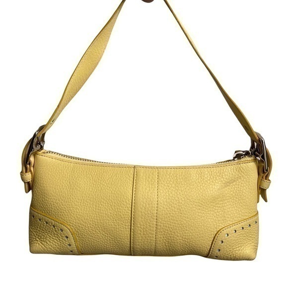 Coach Handbags - Coach vintage y2k yellow leather hamptons mini bag baguette 5052